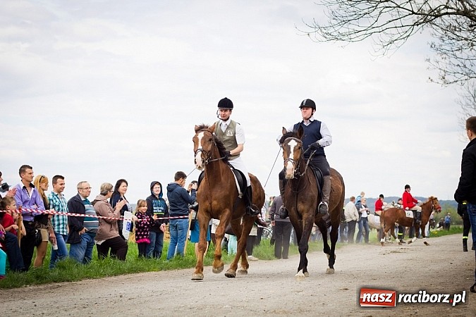 Zdjęcie w galerii na portalu naszraciborz.pl: Sudolskie wielkanocne rajtowanie, czyli cwałem po Topolowej wiadomości z regionu