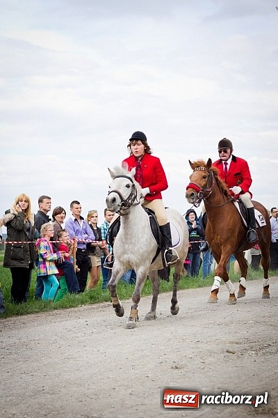 Zdjęcie w galerii na portalu naszraciborz.pl: Sudolskie wielkanocne rajtowanie, czyli cwałem po Topolowej wiadomości z regionu