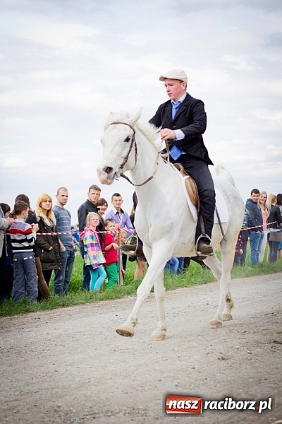Zdjęcie w galerii na portalu naszraciborz.pl: Sudolskie wielkanocne rajtowanie, czyli cwałem po Topolowej wiadomości z regionu