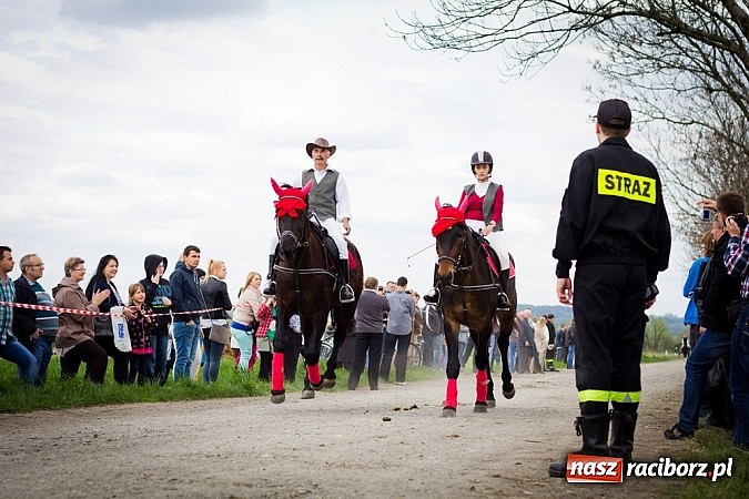 Zdjęcie w galerii na portalu naszraciborz.pl: Sudolskie wielkanocne rajtowanie, czyli cwałem po Topolowej wiadomości z regionu