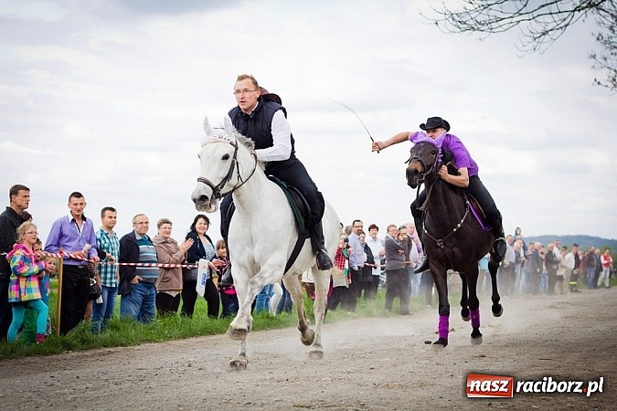 Zdjęcie w galerii na portalu naszraciborz.pl: Sudolskie wielkanocne rajtowanie, czyli cwałem po Topolowej wiadomości z regionu
