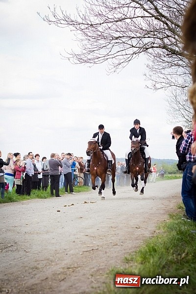 Zdjęcie w galerii na portalu naszraciborz.pl: Sudolskie wielkanocne rajtowanie, czyli cwałem po Topolowej wiadomości z regionu