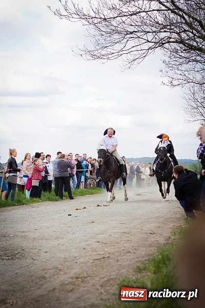 Zdjęcie w galerii na portalu naszraciborz.pl: Sudolskie wielkanocne rajtowanie, czyli cwałem po Topolowej wiadomości z regionu