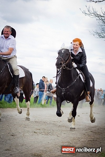 Zdjęcie w galerii na portalu naszraciborz.pl: Sudolskie wielkanocne rajtowanie, czyli cwałem po Topolowej wiadomości z regionu