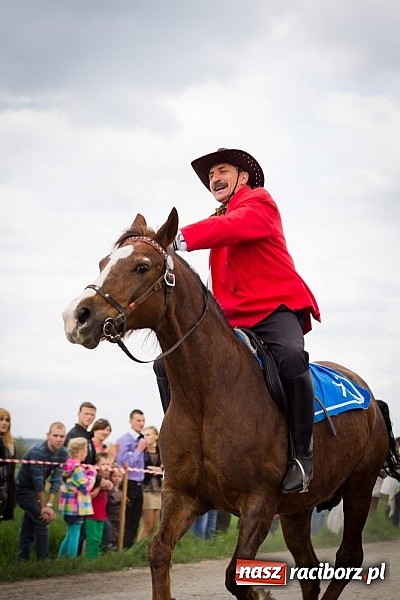 Zdjęcie w galerii na portalu naszraciborz.pl: Sudolskie wielkanocne rajtowanie, czyli cwałem po Topolowej wiadomości z regionu