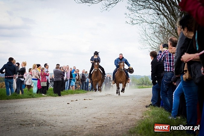 Zdjęcie w galerii na portalu naszraciborz.pl: Sudolskie wielkanocne rajtowanie, czyli cwałem po Topolowej wiadomości z regionu