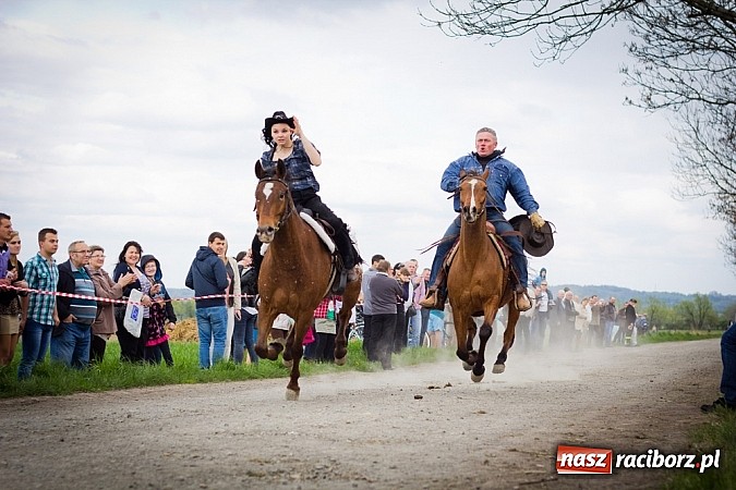 Zdjęcie w galerii na portalu naszraciborz.pl: Sudolskie wielkanocne rajtowanie, czyli cwałem po Topolowej wiadomości z regionu
