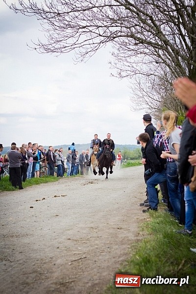 Zdjęcie w galerii na portalu naszraciborz.pl: Sudolskie wielkanocne rajtowanie, czyli cwałem po Topolowej wiadomości z regionu