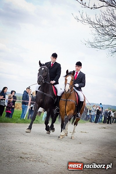 Zdjęcie w galerii na portalu naszraciborz.pl: Sudolskie wielkanocne rajtowanie, czyli cwałem po Topolowej wiadomości z regionu