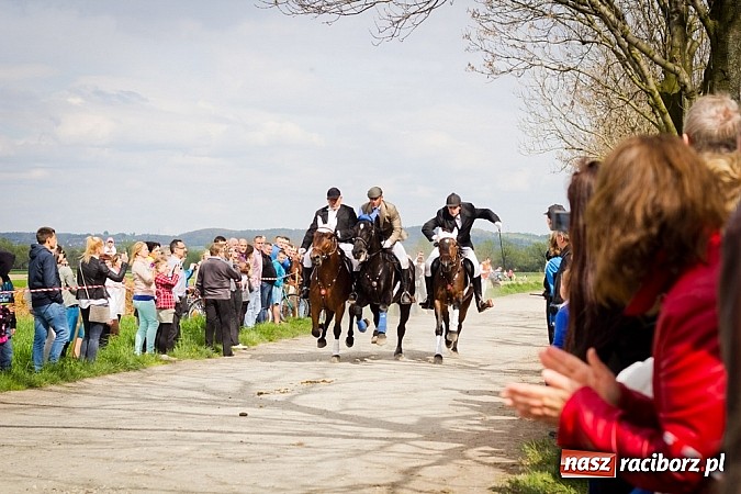 Zdjęcie w galerii na portalu naszraciborz.pl: Sudolskie wielkanocne rajtowanie, czyli cwałem po Topolowej wiadomości z regionu