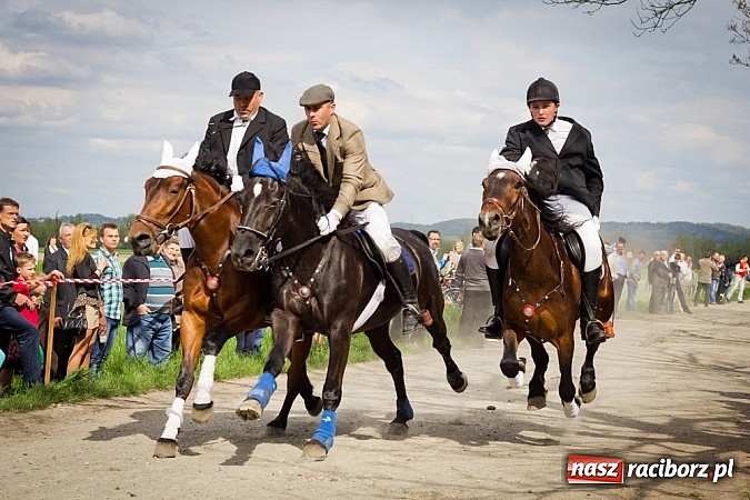 Zdjęcie w galerii na portalu naszraciborz.pl: Sudolskie wielkanocne rajtowanie, czyli cwałem po Topolowej wiadomości z regionu