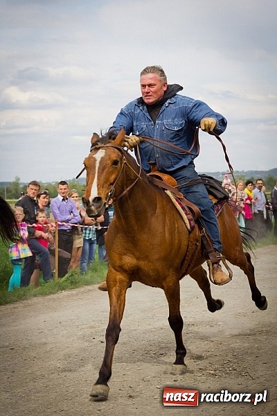 Zdjęcie w galerii na portalu naszraciborz.pl: Sudolskie wielkanocne rajtowanie, czyli cwałem po Topolowej wiadomości z regionu