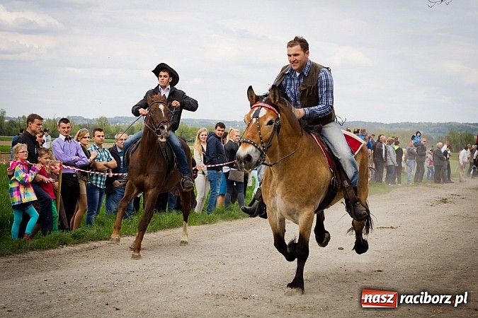 Zdjęcie w galerii na portalu naszraciborz.pl: Sudolskie wielkanocne rajtowanie, czyli cwałem po Topolowej wiadomości z regionu