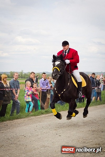 Zdjęcie w galerii na portalu naszraciborz.pl: Sudolskie wielkanocne rajtowanie, czyli cwałem po Topolowej wiadomości z regionu