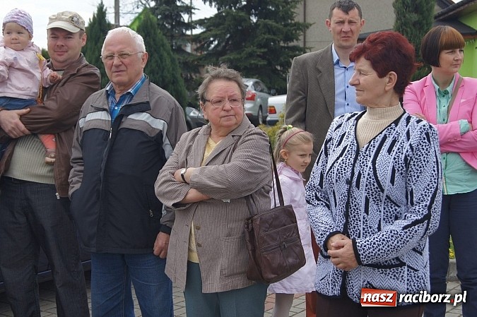 Zdjęcie w galerii na portalu naszraciborz.pl: Na procesję wielkanocną w Zawadzie Ks. z całego regionu  wiadomości z regionu