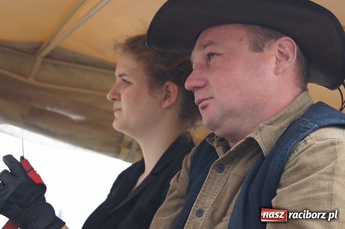 Zdjęcie w galerii na portalu naszraciborz.pl: Na procesję wielkanocną w Zawadzie Ks. z całego regionu  wiadomości z regionu