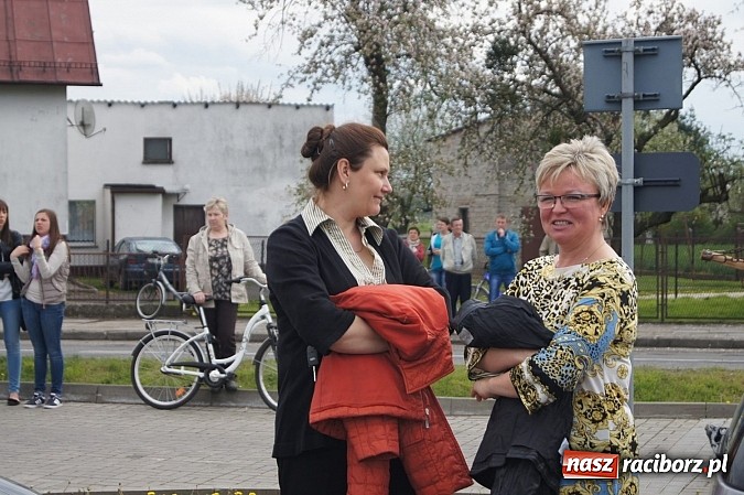 Zdjęcie w galerii na portalu naszraciborz.pl: Na procesję wielkanocną w Zawadzie Ks. z całego regionu  wiadomości z regionu