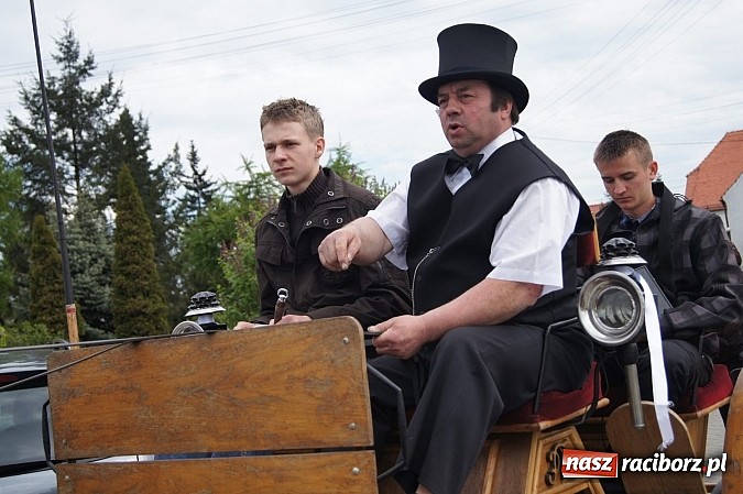 Zdjęcie w galerii na portalu naszraciborz.pl: Na procesję wielkanocną w Zawadzie Ks. z całego regionu  wiadomości z regionu