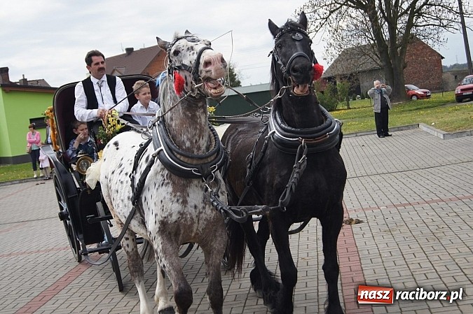 Zdjęcie w galerii na portalu naszraciborz.pl: Na procesję wielkanocną w Zawadzie Ks. z całego regionu  wiadomości z regionu