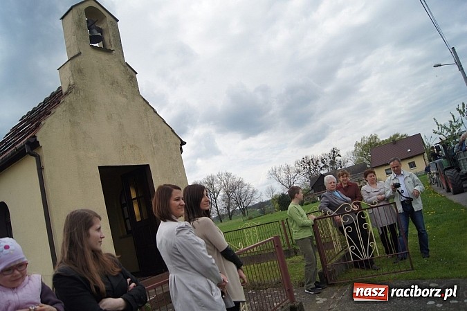 Zdjęcie w galerii na portalu naszraciborz.pl: Na procesję wielkanocną w Zawadzie Ks. z całego regionu  wiadomości z regionu