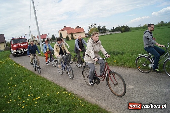 Zdjęcie w galerii na portalu naszraciborz.pl: Na procesję wielkanocną w Zawadzie Ks. z całego regionu  wiadomości z regionu