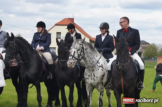 Zdjęcie w galerii na portalu naszraciborz.pl: Na procesję wielkanocną w Zawadzie Ks. z całego regionu  wiadomości z regionu