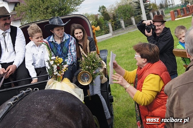 Zdjęcie w galerii na portalu naszraciborz.pl: Na procesję wielkanocną w Zawadzie Ks. z całego regionu  wiadomości z regionu