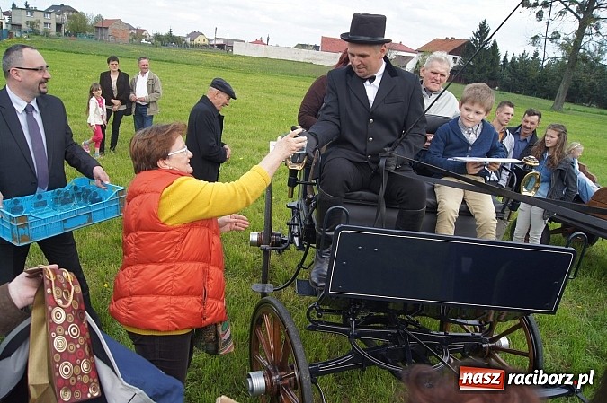 Zdjęcie w galerii na portalu naszraciborz.pl: Na procesję wielkanocną w Zawadzie Ks. z całego regionu  wiadomości z regionu