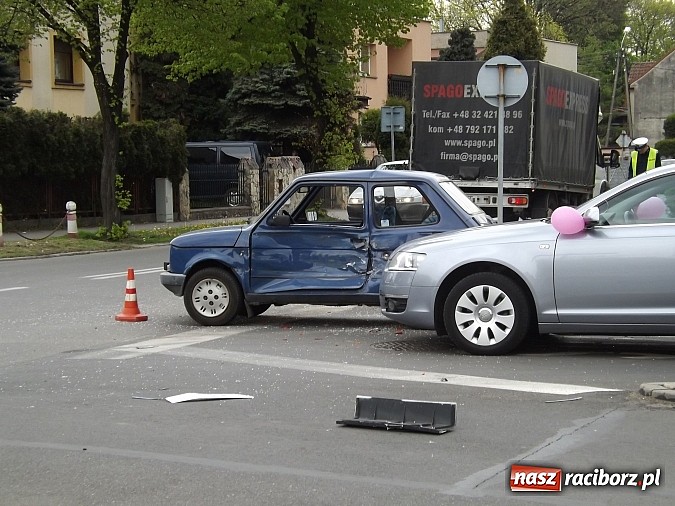 Zdjęcie w galerii na portalu naszraciborz.pl: Kraksa na skrzyżowaniu Katowickiej i Ocickiej  wiadomości z regionu