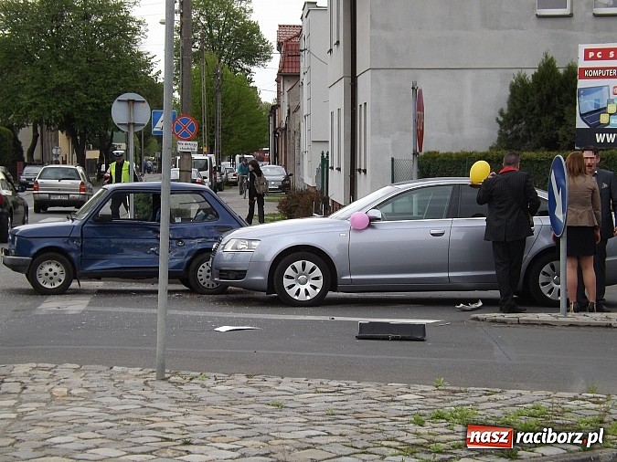Zdjęcie w galerii na portalu naszraciborz.pl: Kraksa na skrzyżowaniu Katowickiej i Ocickiej  wiadomości z regionu