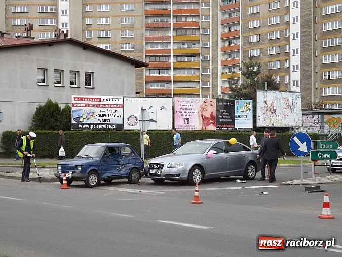 Zdjęcie w galerii na portalu naszraciborz.pl: Kraksa na skrzyżowaniu Katowickiej i Ocickiej  wiadomości z regionu