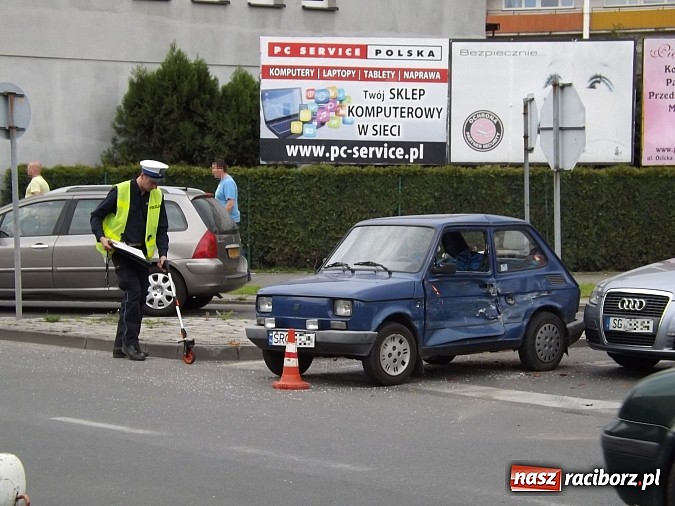 Zdjęcie w galerii na portalu naszraciborz.pl: Kraksa na skrzyżowaniu Katowickiej i Ocickiej  wiadomości z regionu