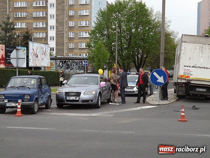 Zdjęcie w galerii na portalu naszraciborz.pl: Kraksa na skrzyżowaniu Katowickiej i Ocickiej  wiadomości z regionu