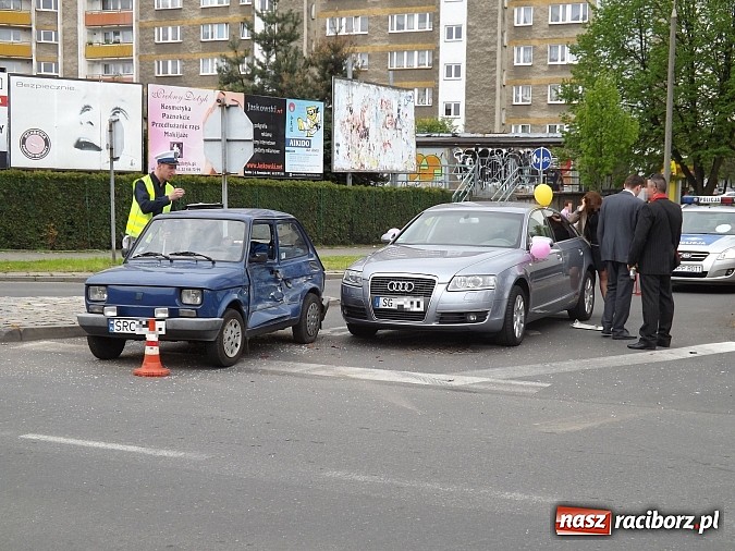 Zdjęcie w galerii na portalu naszraciborz.pl: Kraksa na skrzyżowaniu Katowickiej i Ocickiej  wiadomości z regionu