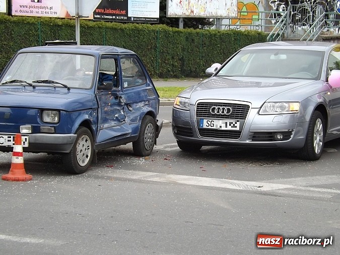 Zdjęcie w galerii na portalu naszraciborz.pl: Kraksa na skrzyżowaniu Katowickiej i Ocickiej  wiadomości z regionu