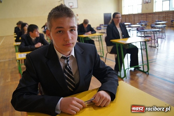 Zdjęcie w galerii na portalu naszraciborz.pl: Egzamin gimnazjalny w Nędzy: I luz, i stres wiadomości z regionu