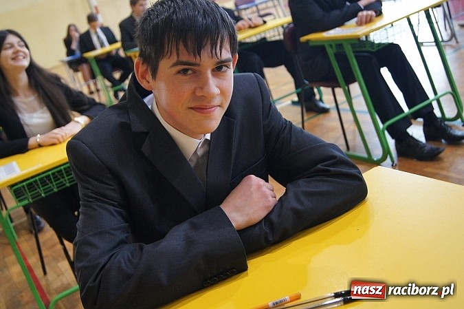 Zdjęcie w galerii na portalu naszraciborz.pl: Egzamin gimnazjalny w Nędzy: I luz, i stres wiadomości z regionu