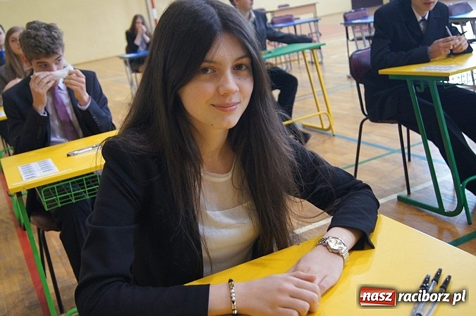 Zdjęcie w galerii na portalu naszraciborz.pl: Egzamin gimnazjalny w Nędzy: I luz, i stres wiadomości z regionu