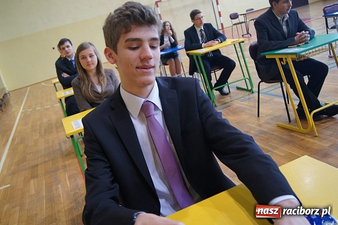 Zdjęcie w galerii na portalu naszraciborz.pl: Egzamin gimnazjalny w Nędzy: I luz, i stres wiadomości z regionu
