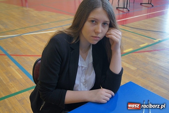 Zdjęcie w galerii na portalu naszraciborz.pl: Egzamin gimnazjalny w Nędzy: I luz, i stres wiadomości z regionu