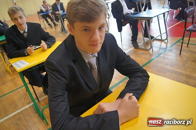 Zdjęcie w galerii na portalu naszraciborz.pl: Egzamin gimnazjalny w Nędzy: I luz, i stres wiadomości z regionu