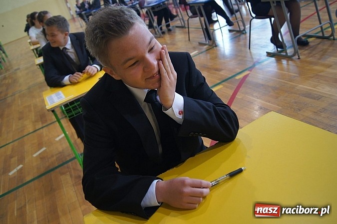 Zdjęcie w galerii na portalu naszraciborz.pl: Egzamin gimnazjalny w Nędzy: I luz, i stres wiadomości z regionu