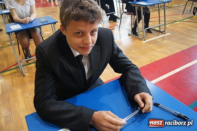 Zdjęcie w galerii na portalu naszraciborz.pl: Egzamin gimnazjalny w Nędzy: I luz, i stres wiadomości z regionu