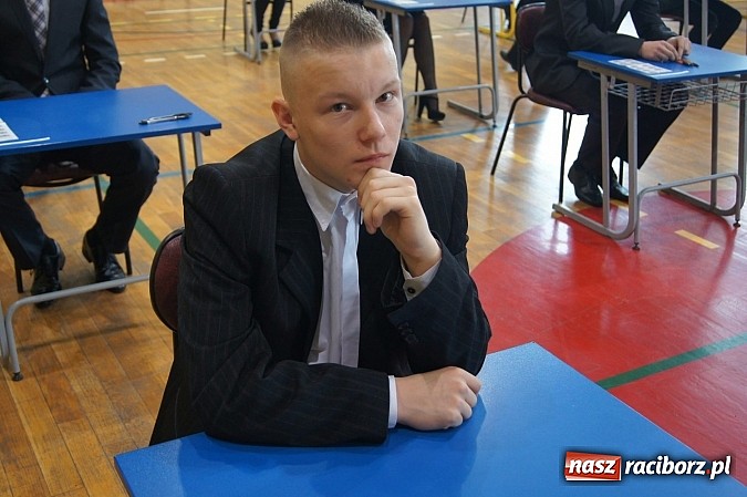 Zdjęcie w galerii na portalu naszraciborz.pl: Egzamin gimnazjalny w Nędzy: I luz, i stres wiadomości z regionu