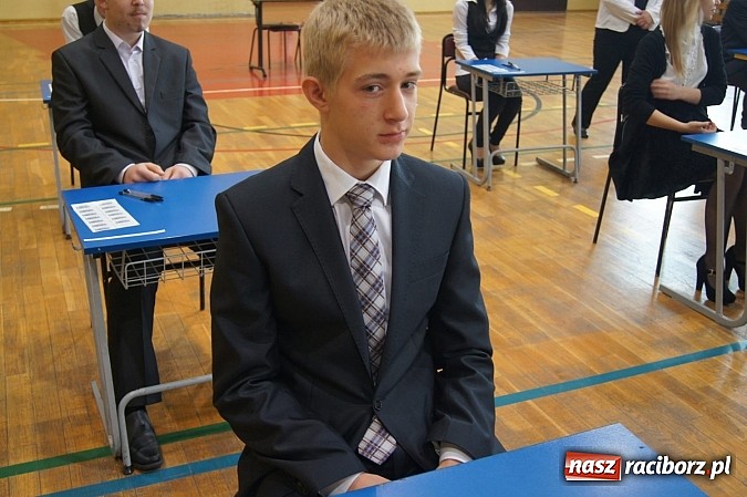 Zdjęcie w galerii na portalu naszraciborz.pl: Egzamin gimnazjalny w Nędzy: I luz, i stres wiadomości z regionu