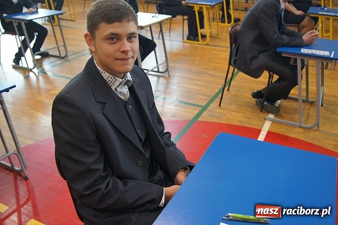 Zdjęcie w galerii na portalu naszraciborz.pl: Egzamin gimnazjalny w Nędzy: I luz, i stres wiadomości z regionu
