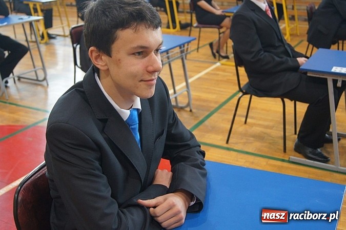 Zdjęcie w galerii na portalu naszraciborz.pl: Egzamin gimnazjalny w Nędzy: I luz, i stres wiadomości z regionu