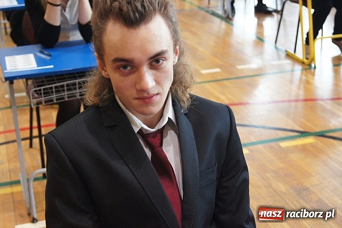 Zdjęcie w galerii na portalu naszraciborz.pl: Egzamin gimnazjalny w Nędzy: I luz, i stres wiadomości z regionu