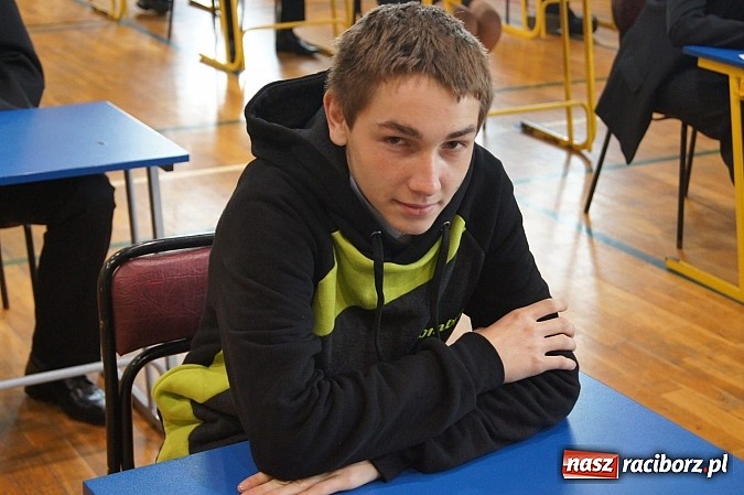 Zdjęcie w galerii na portalu naszraciborz.pl: Egzamin gimnazjalny w Nędzy: I luz, i stres wiadomości z regionu