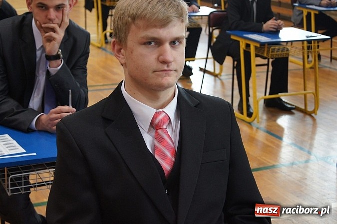 Zdjęcie w galerii na portalu naszraciborz.pl: Egzamin gimnazjalny w Nędzy: I luz, i stres wiadomości z regionu